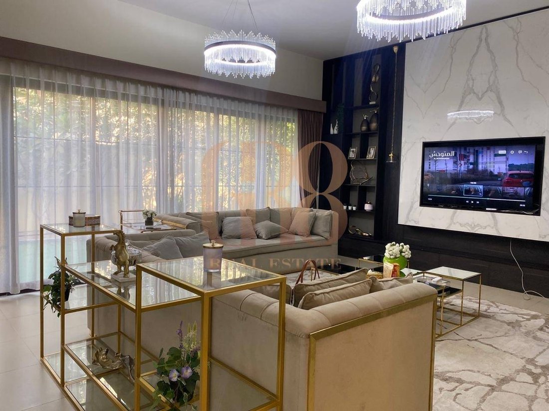 Villa in Nad Al Sheba, Dubai, United Arab Emirates 2 - 18013131