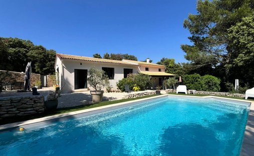 Villa a Saint-Restitut, Auvergne-Rodano-Alpi, Francia 1