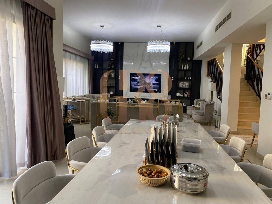 Villa in Nad Al Sheba, Dubai, United Arab Emirates 4 - 18013131