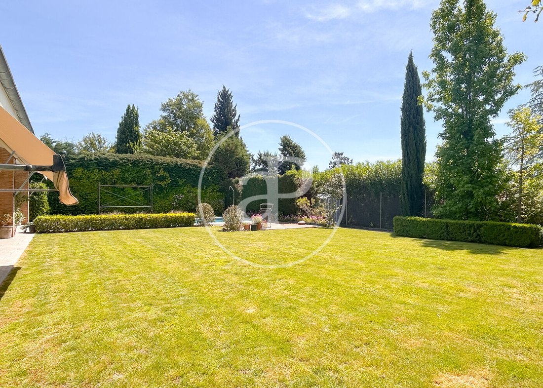 Villa in Pozuelo de Alarcon, Comunidad de Madrid, Spain 3 - 18014204