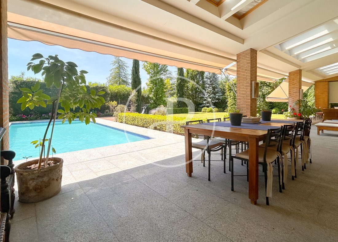 Villa in Pozuelo de Alarcon, Comunidad de Madrid, Spain 1 - 18014204