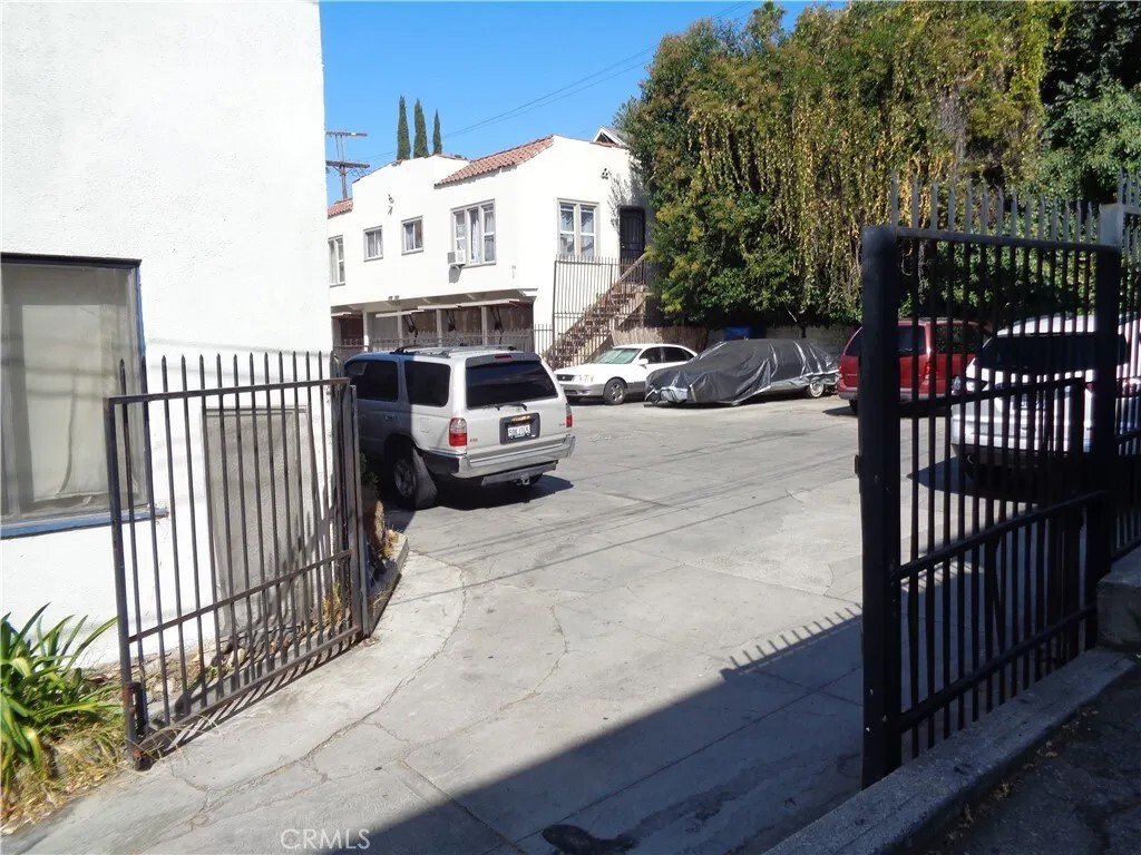 Los Angeles, California, United States 4 - 16525968