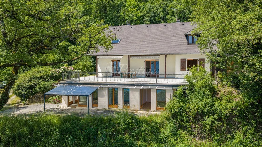 Estate in La Chapelle-du-Mont-du-Chat, Auvergne-Rhône-Alpes, France 3 - 18014393