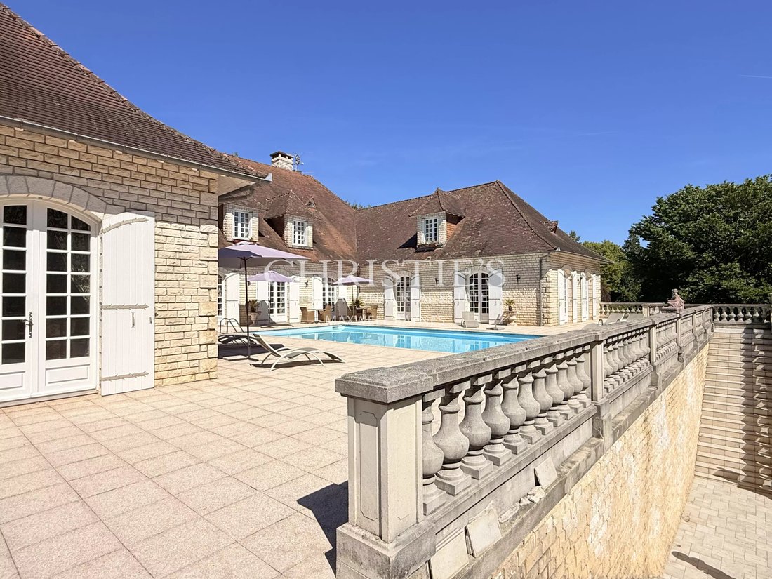 Estate in Thiviers, Nouvelle-Aquitaine, France 2 - 18014432