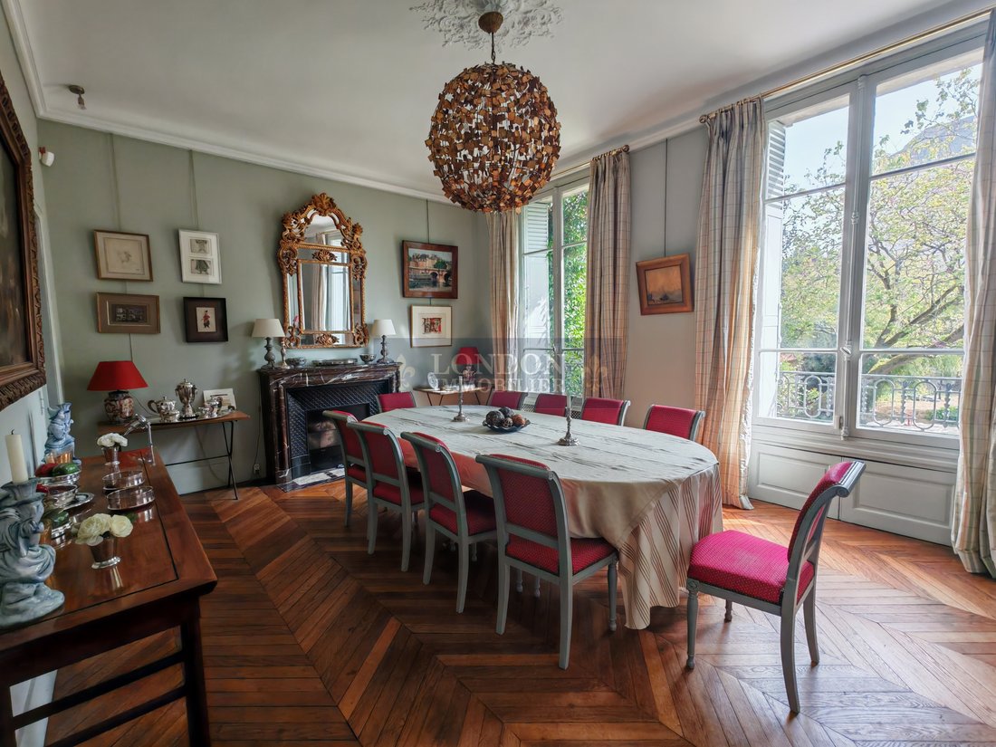 Estate in Domaine National du Château, Versailles, France 5 - 18013928
