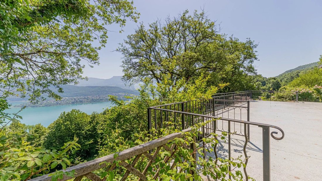 Estate in La Chapelle-du-Mont-du-Chat, Auvergne-Rhône-Alpes, France 4 - 18014393
