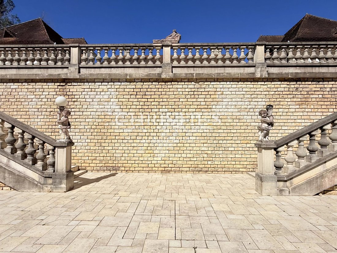 Estate in Thiviers, Nouvelle-Aquitaine, France 4 - 18014432