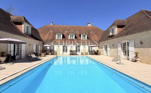 Estate in Thiviers, Nouvelle-Aquitaine, France 1