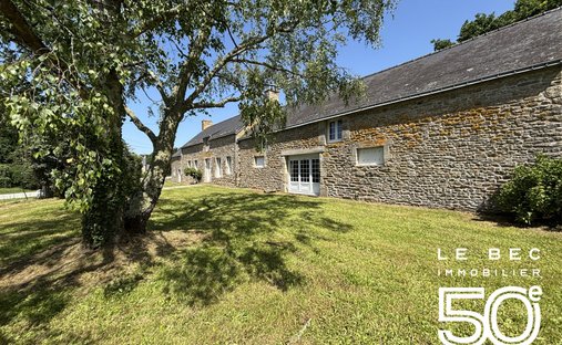 House in Centre Ville, Theix-Noyalo, France 1