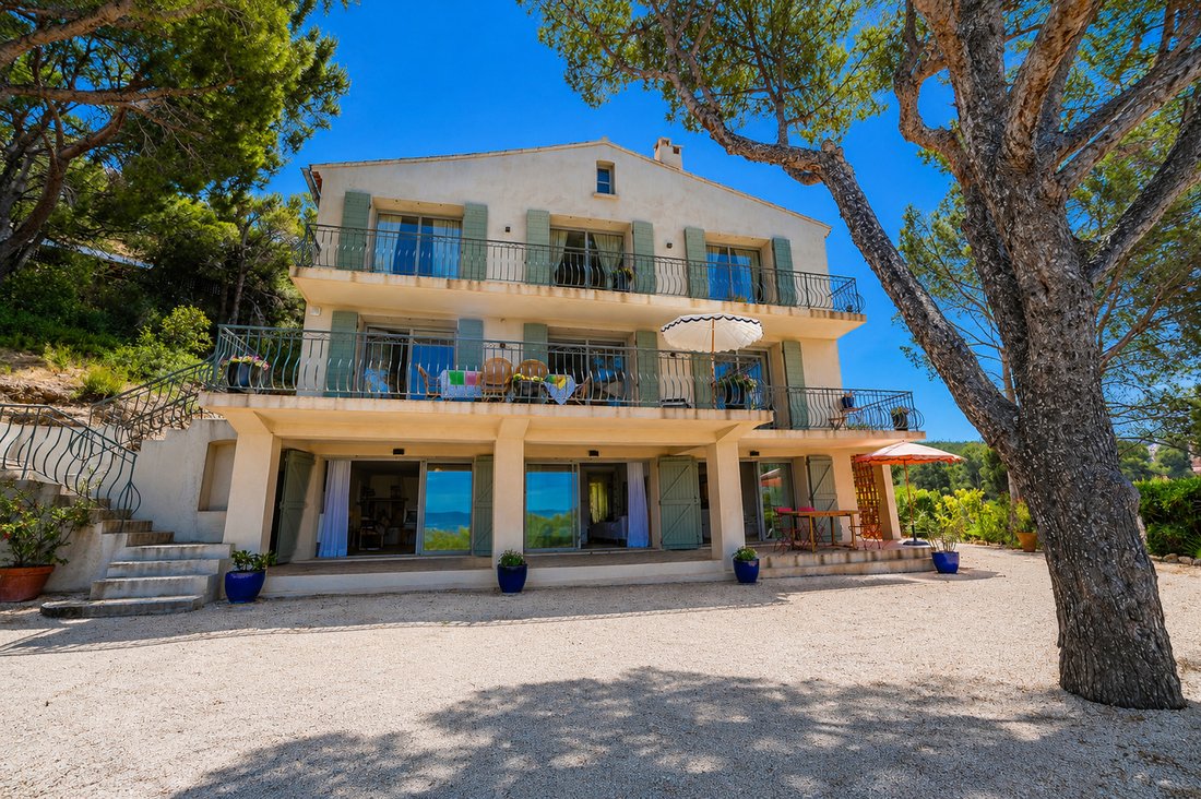 House in Saint-Cyr-sur-Mer, Provence-Alpes-Côte d'Azur, France 1 - 17914437