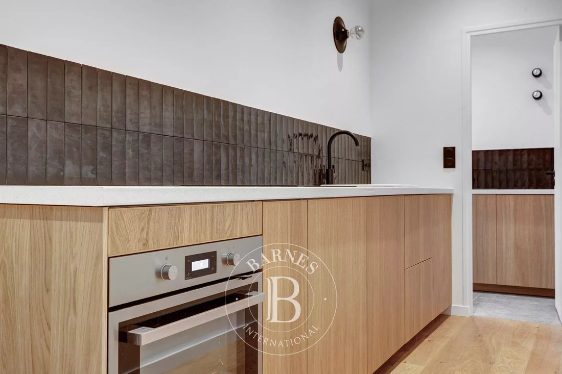 Apartment in Elysées-Madeleine, Paris 8e Arrondissement, Paris 5 - 18014361