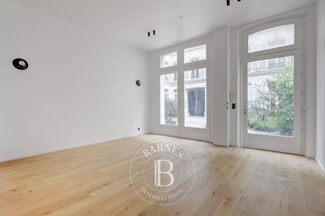 Apartment in Elysées-Madeleine, Paris 8e Arrondissement, Paris 1 - 18014361