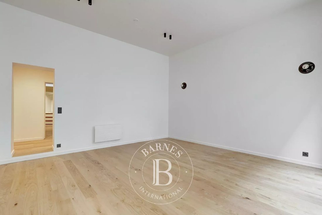 Apartment in Elysées-Madeleine, Paris 8e Arrondissement, Paris 2 - 18014361
