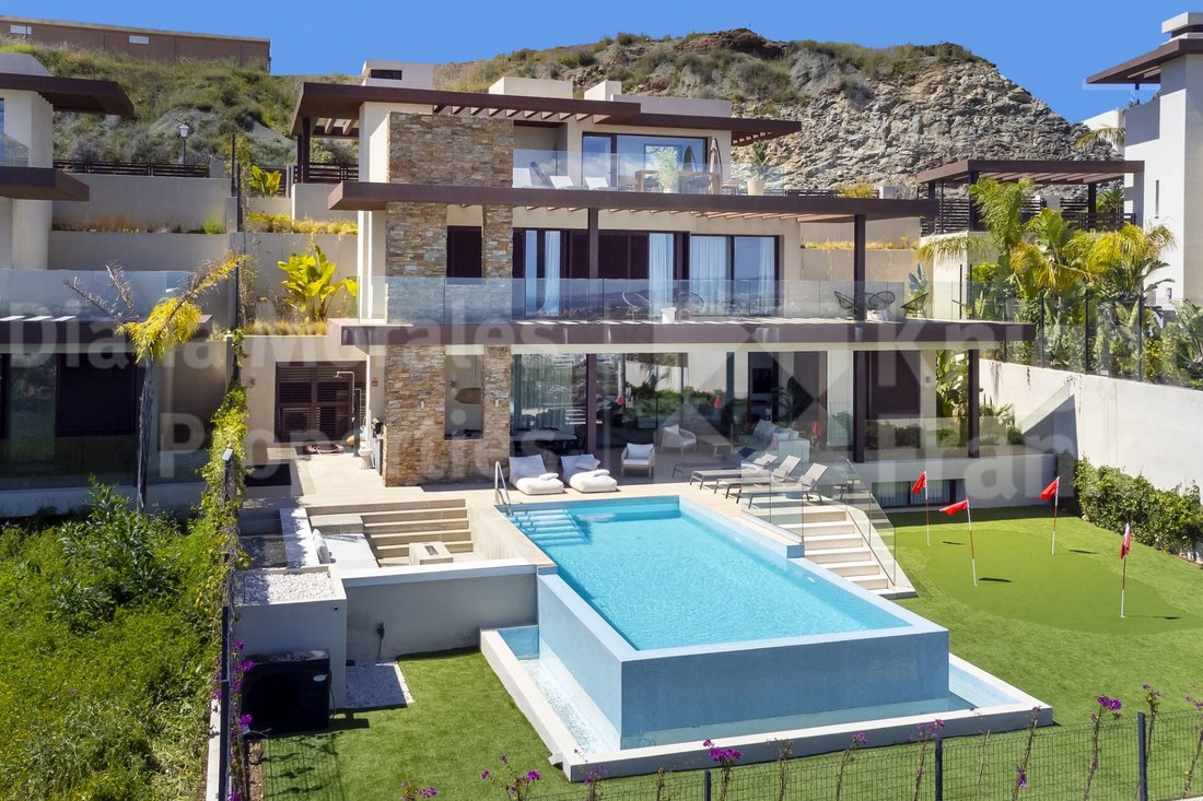 Villa in Benahavis, Andalusia, Spain 1 - 13047487