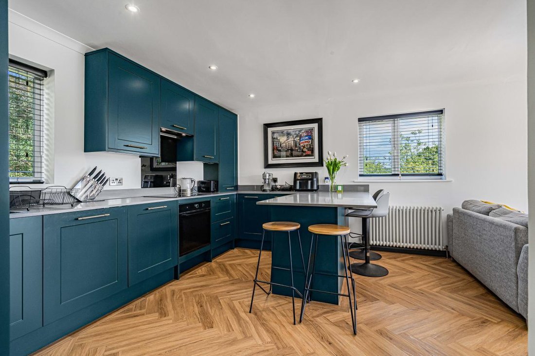 House in Warlingham, England 3 - 18014259
