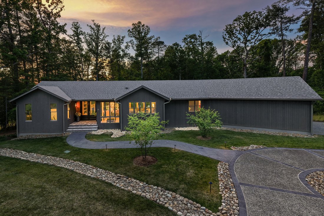 House in Weaverville, North Carolina, United States 1 - 18014625