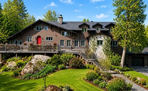 House in Sainte-Adèle, Quebec, Canada 1
