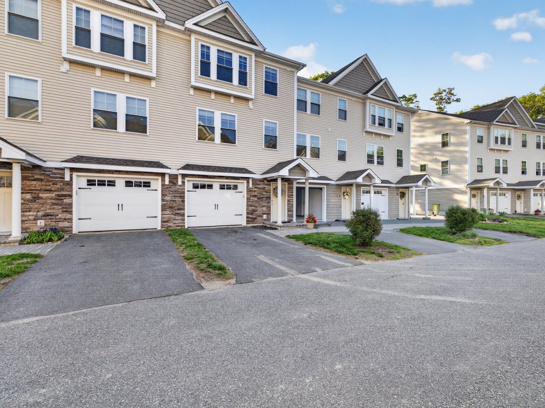 East Lyme, Connecticut, United States 1 - 18014608