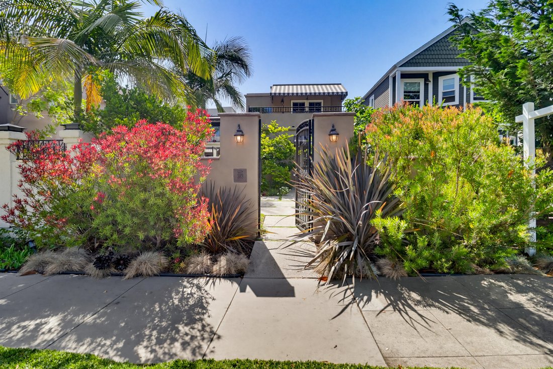 Coronado, California, United States 1 - 18014610