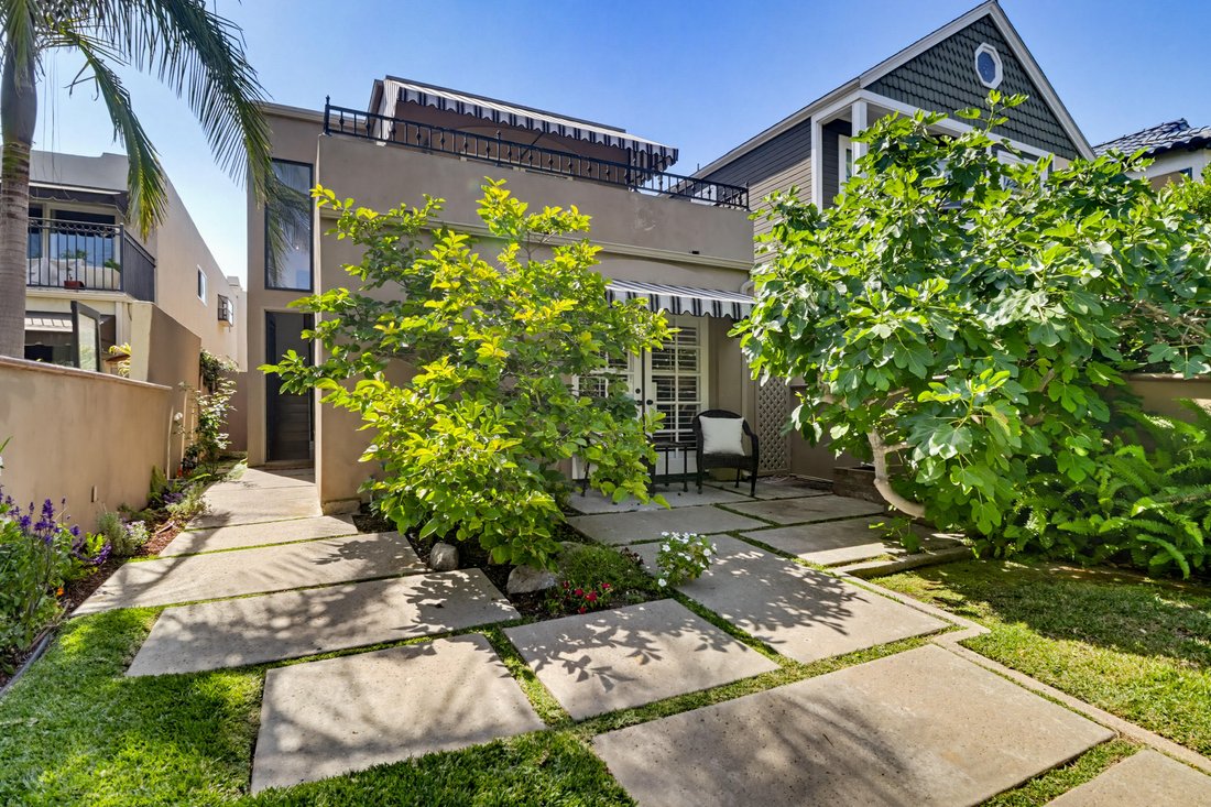 Coronado, California, United States 3 - 18014610