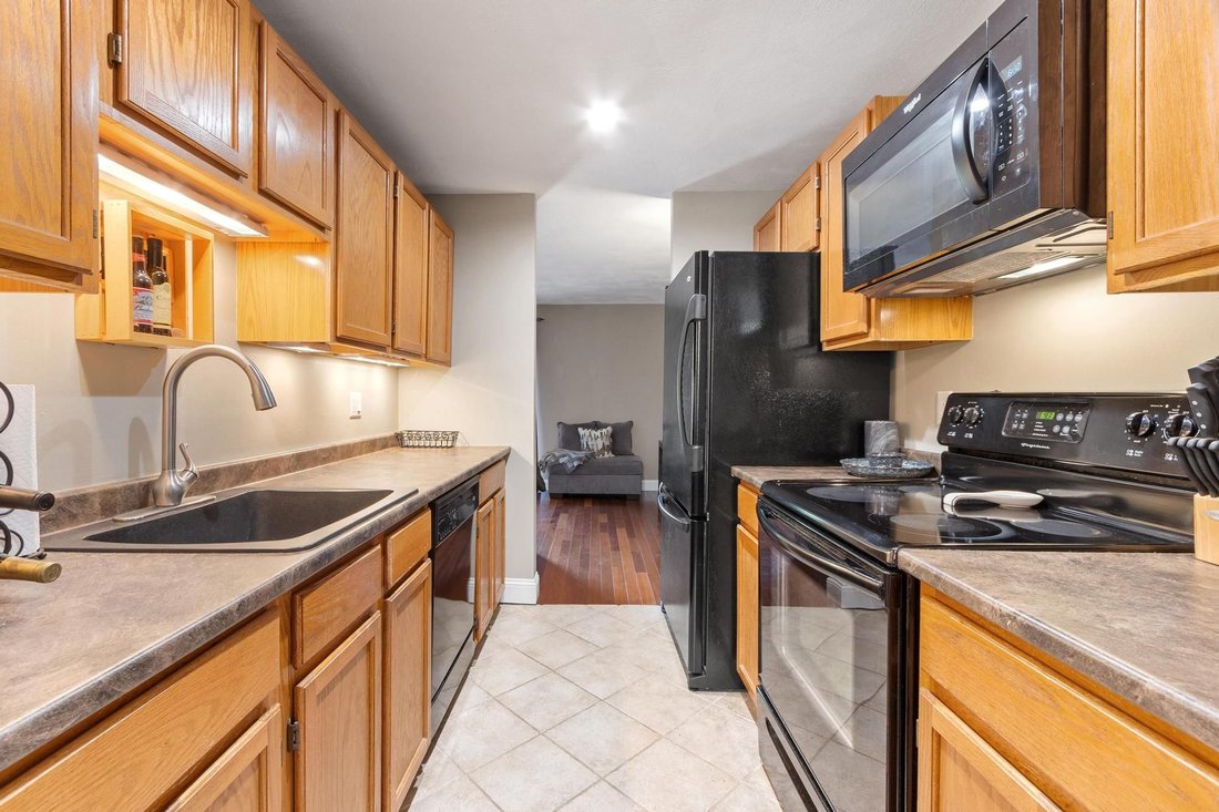 Condo in Tewksbury, Massachusetts, United States 4 - 18014584