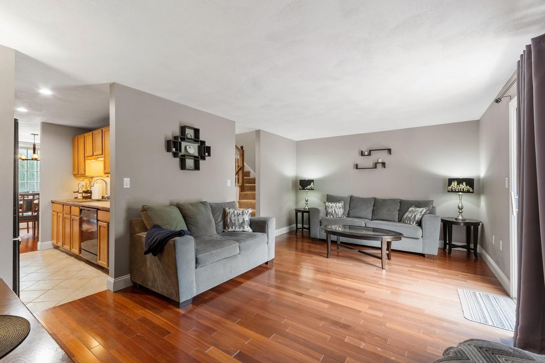 Condo in Tewksbury, Massachusetts, United States 3 - 18014584