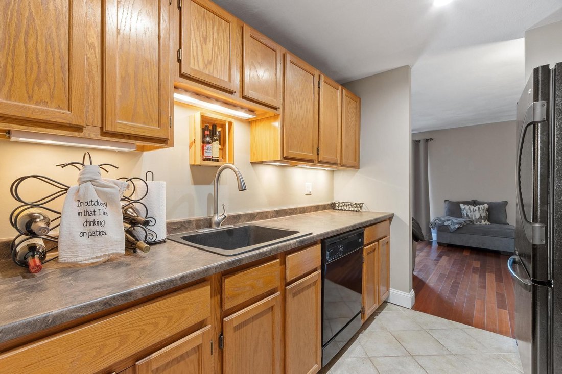 Condo in Tewksbury, Massachusetts, United States 5 - 18014584