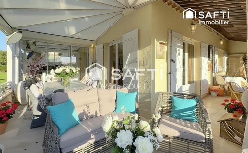 House in Exterieurs, Frejus, France 1