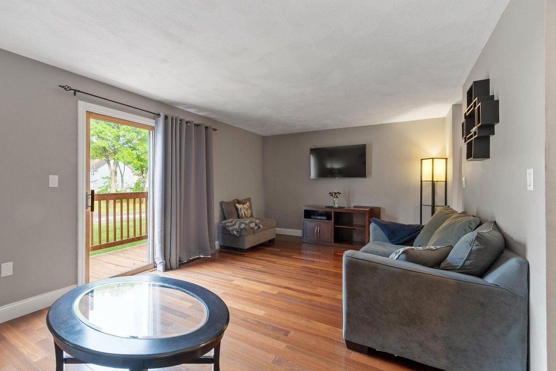 Condo in Tewksbury, Massachusetts, United States 2 - 18014584