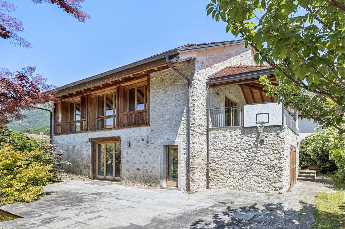 Yvorne, Vaud, Switzerland 2 - 18014591
