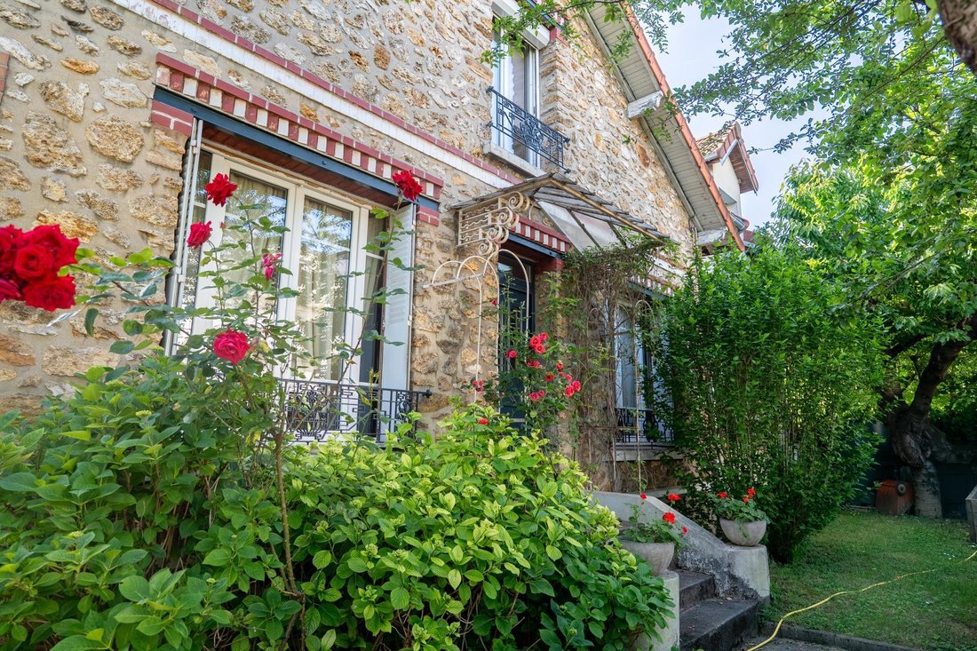 House in Chennevieres-sur-Marne, Ile-de-France, France 2 - 18015415