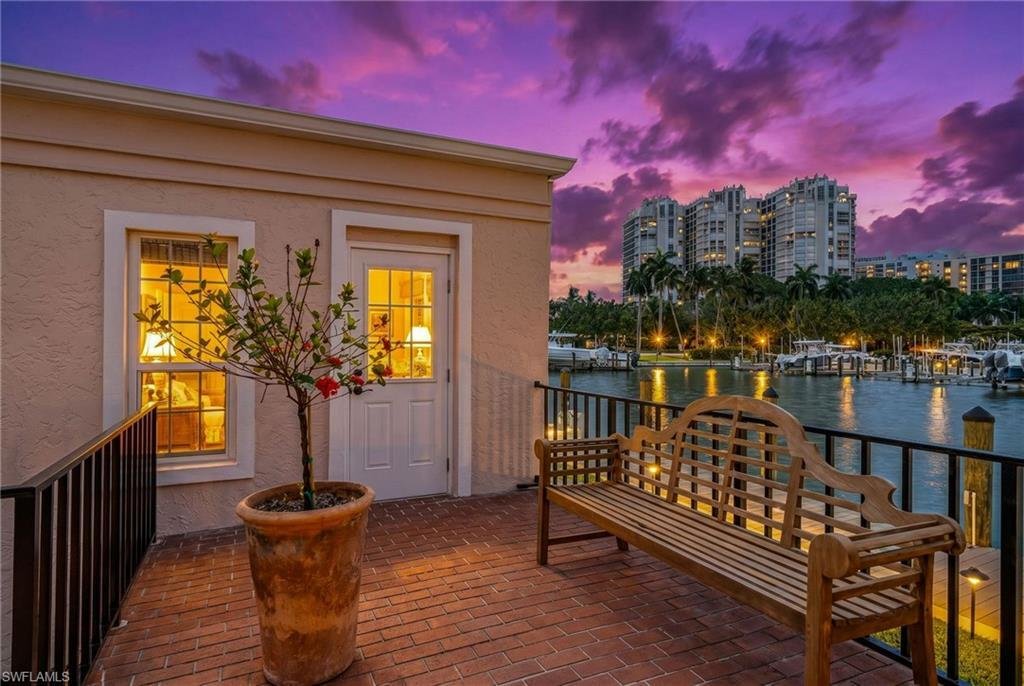 Condo in Naples, Florida, United States 3 - 17927093