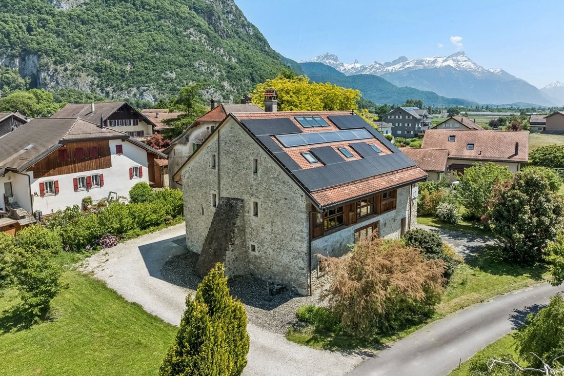 Yvorne, Vaud, Switzerland 1 - 18014591