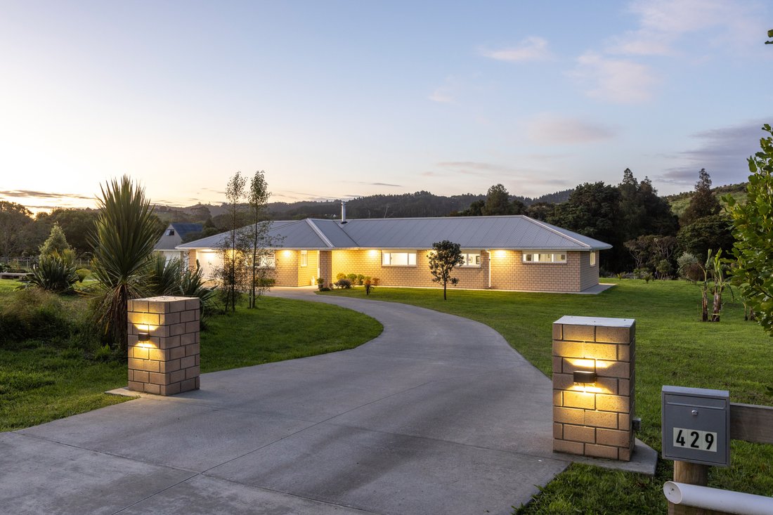 Waitoki, Auckland, New Zealand 1 - 18014641