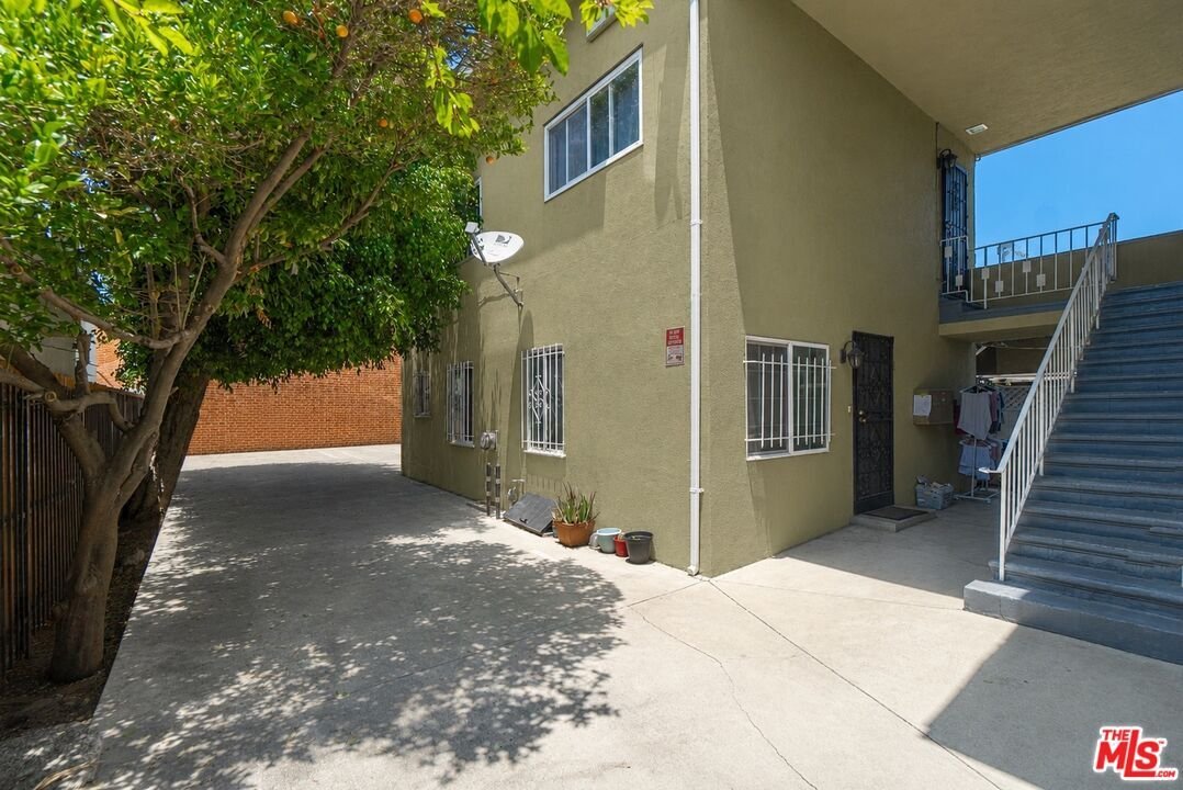 Los Angeles, California, United States 5 - 18014720
