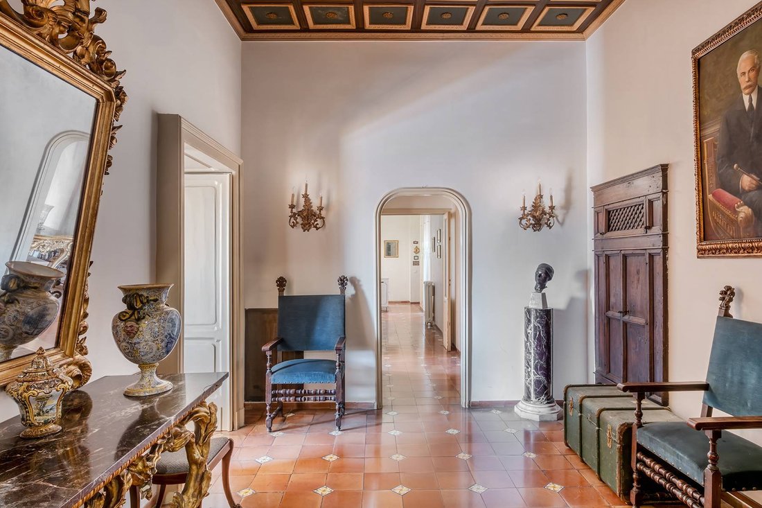 Apartment in Chiaia, Naples, Campania 1 - 17915016