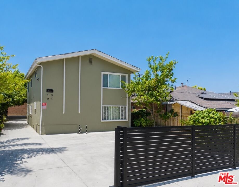 Los Angeles, California, United States 1 - 18014720
