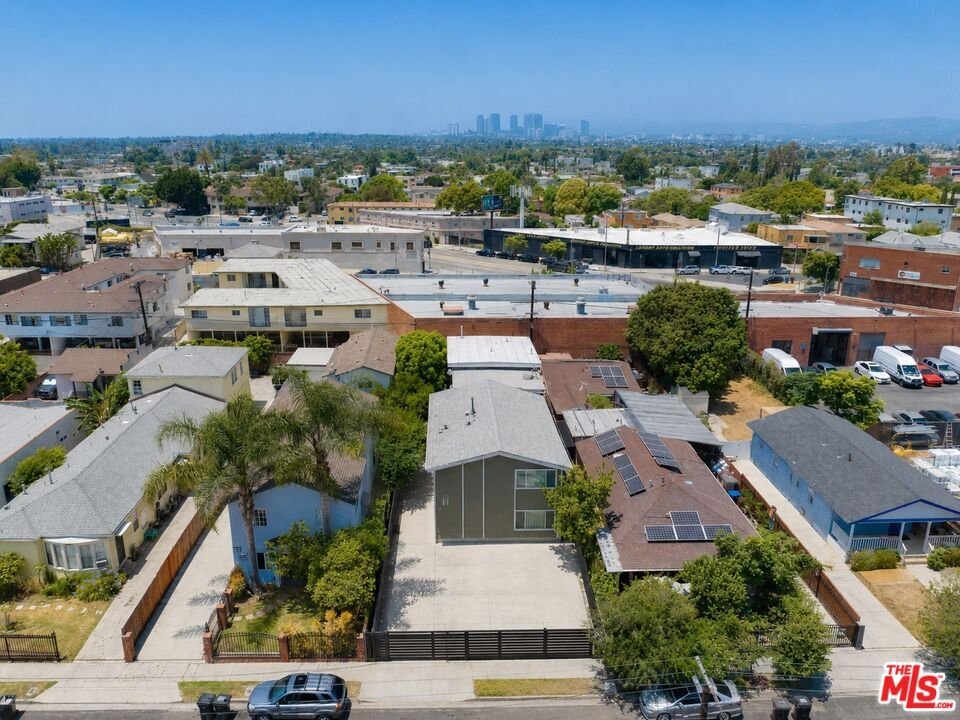 Los Angeles, California, United States 4 - 18014720