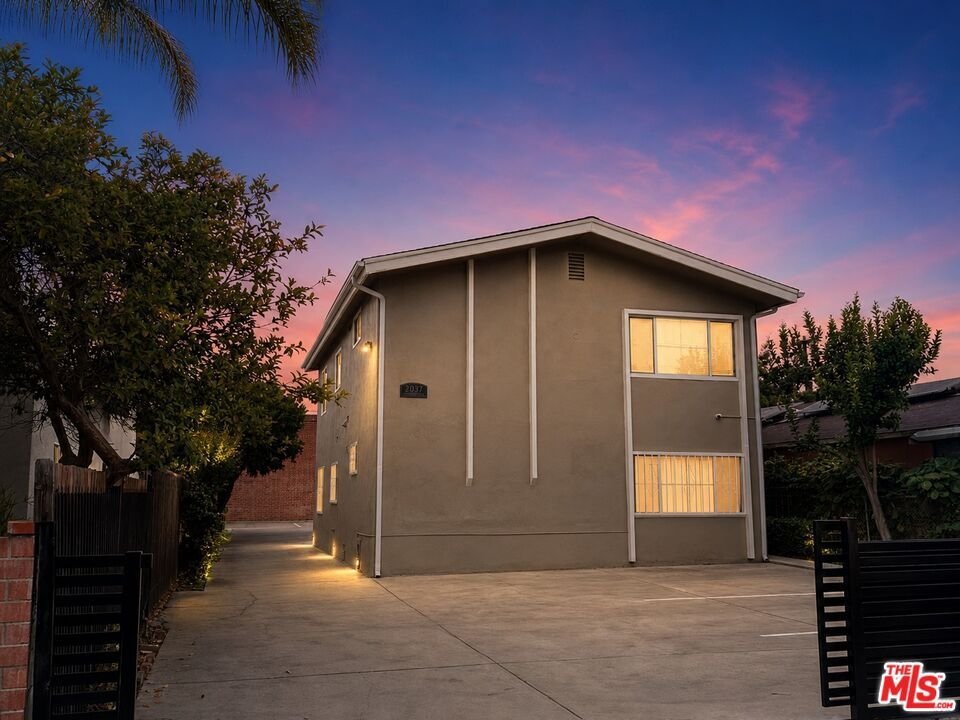 Los Angeles, California, United States 2 - 18014720