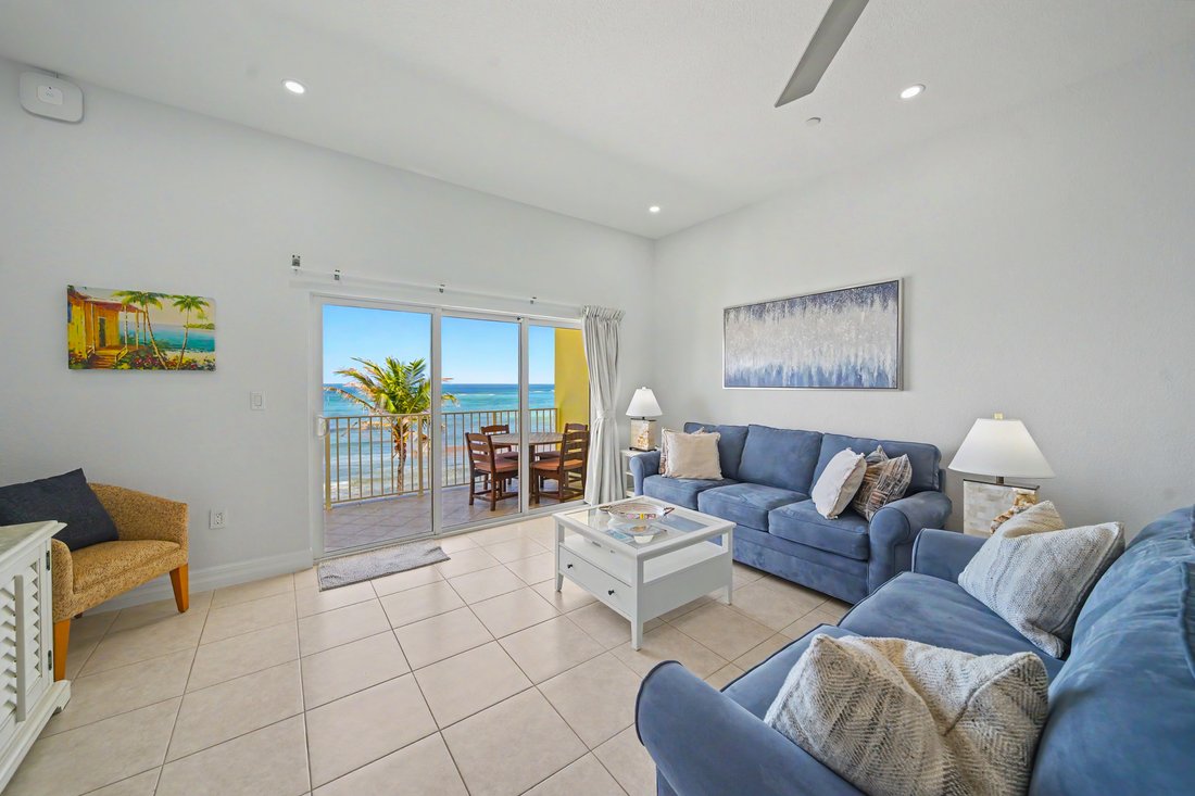 Condo in Gun Bay, East End, Cayman Islands 2 - 18014602