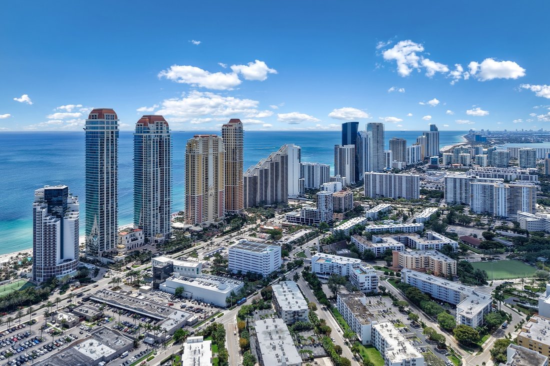 Condo in Sunny Isles Beach, Florida, United States 5 - 18015333
