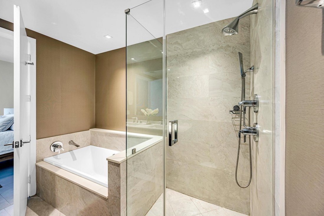 Condo in Miami, Florida, United States 4 - 18015338