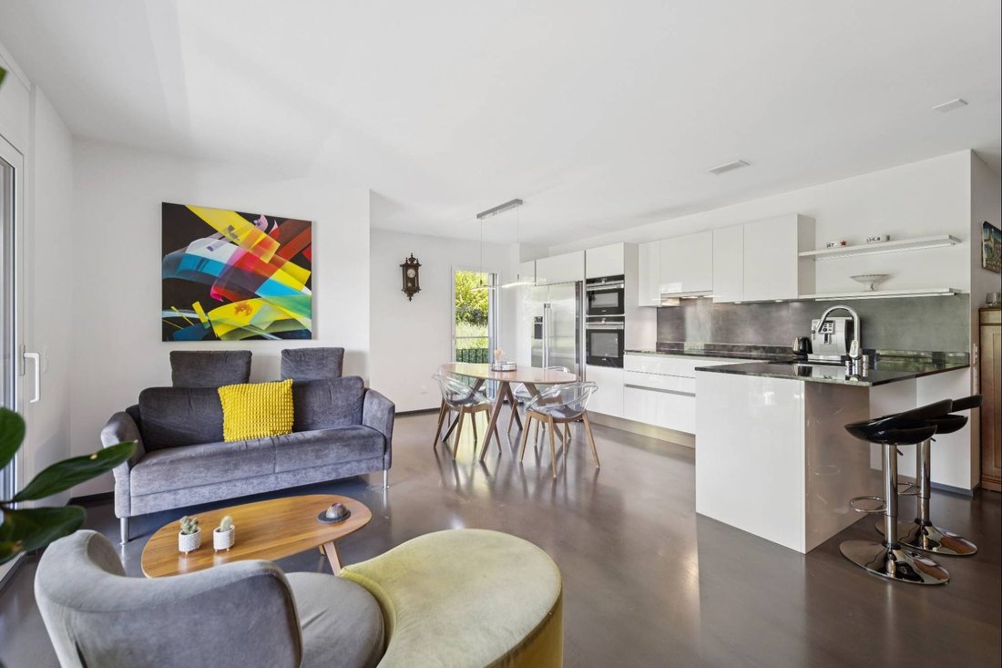 Magnificent 4.5 Room Apartment In The Heart Of St Sulpice