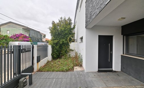 Townhouse in Carcavelos e Parede, Lisbon, Portugal 1
