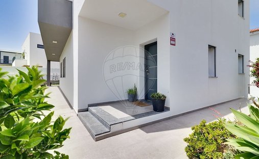 Villa in Ramada e Canecas, Lisbon, Portugal 1