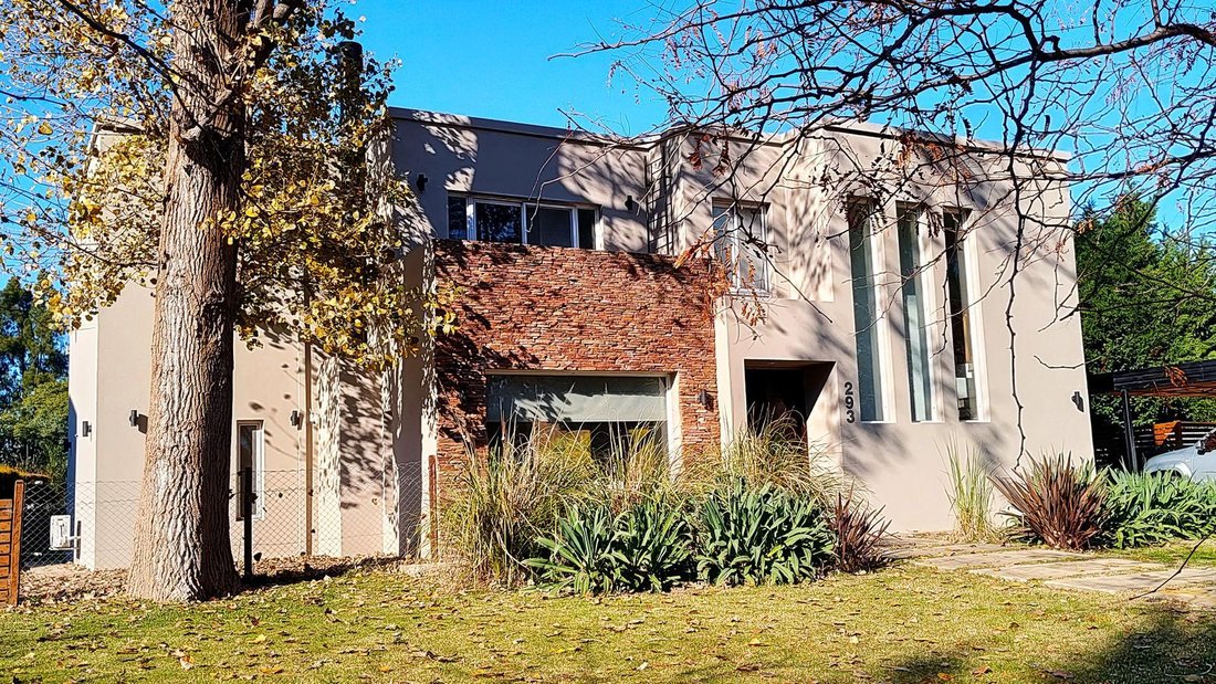 House in General Pacheco, Buenos Aires Province, Argentina 2 - 18015125