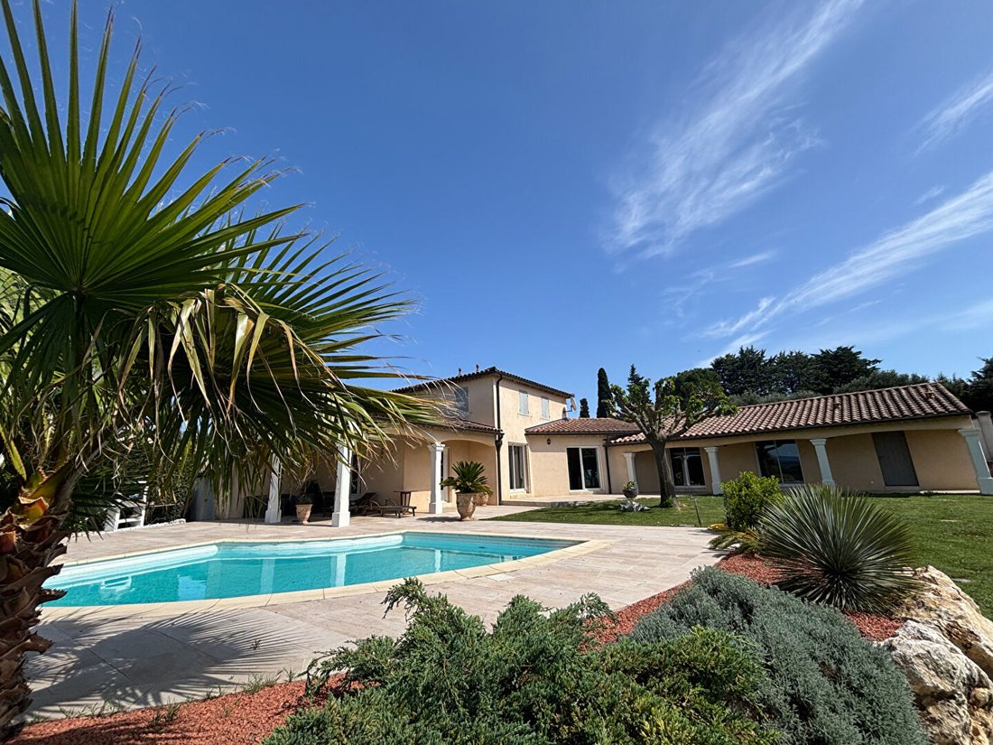 Villa in Uzès, Occitania, France 1 - 18015028