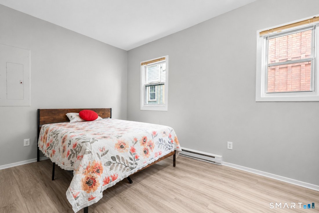 Waterbury, Connecticut, United States 4 - 18015629