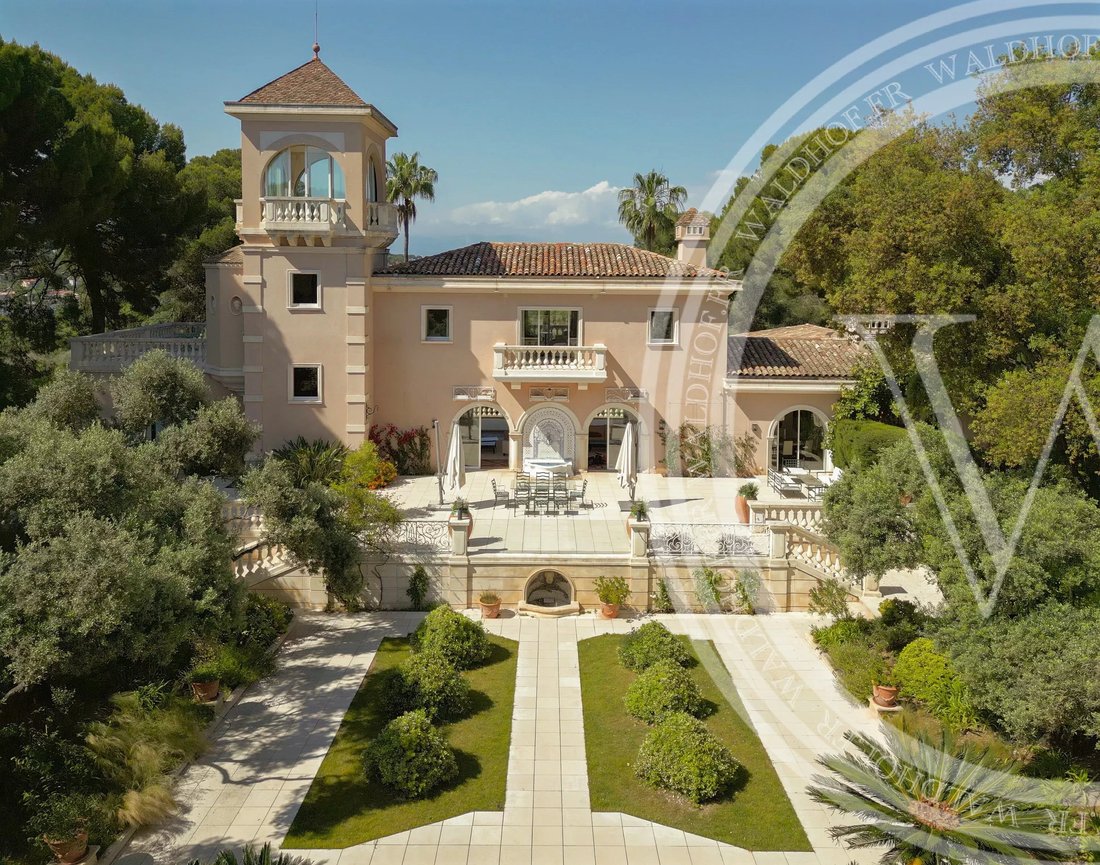 Estate in Antibes, Provence-Alpes-Côte d'Azur, France 1 - 18017206