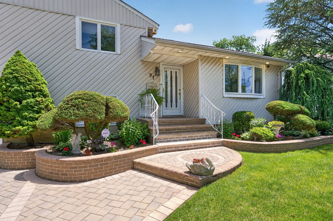 House in Levittown, New York, United States 2 - 18016669